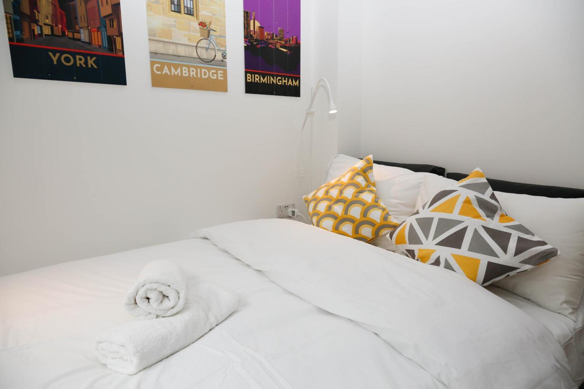 New Luxury Apartments In Central London Next To Shops, Cafes, Bars & Metro Bagian luar foto