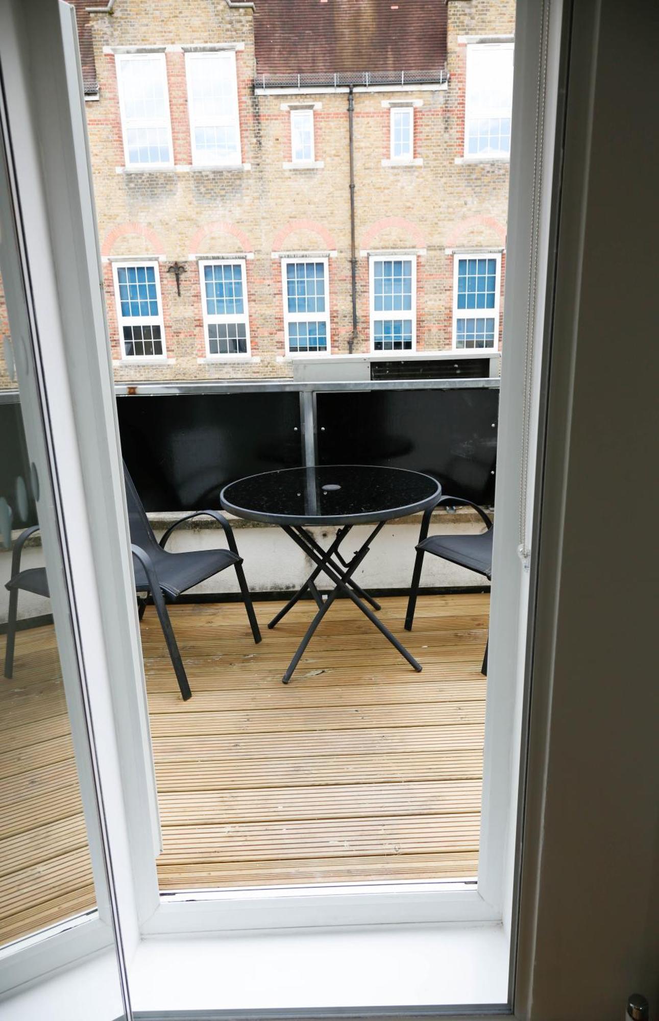New Luxury Apartments In Central London Next To Shops, Cafes, Bars & Metro Bagian luar foto