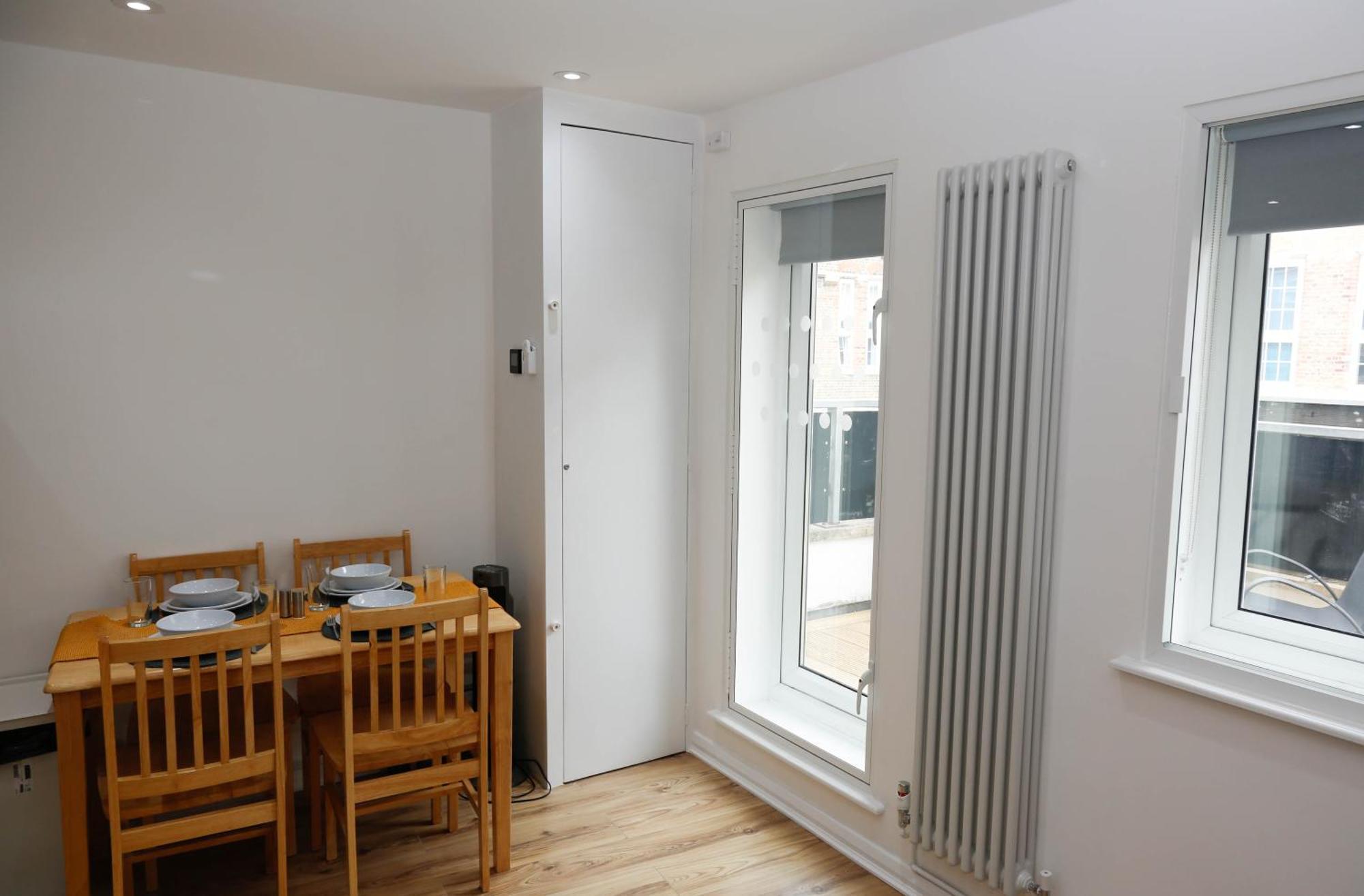 New Luxury Apartments In Central London Next To Shops, Cafes, Bars & Metro Bagian luar foto