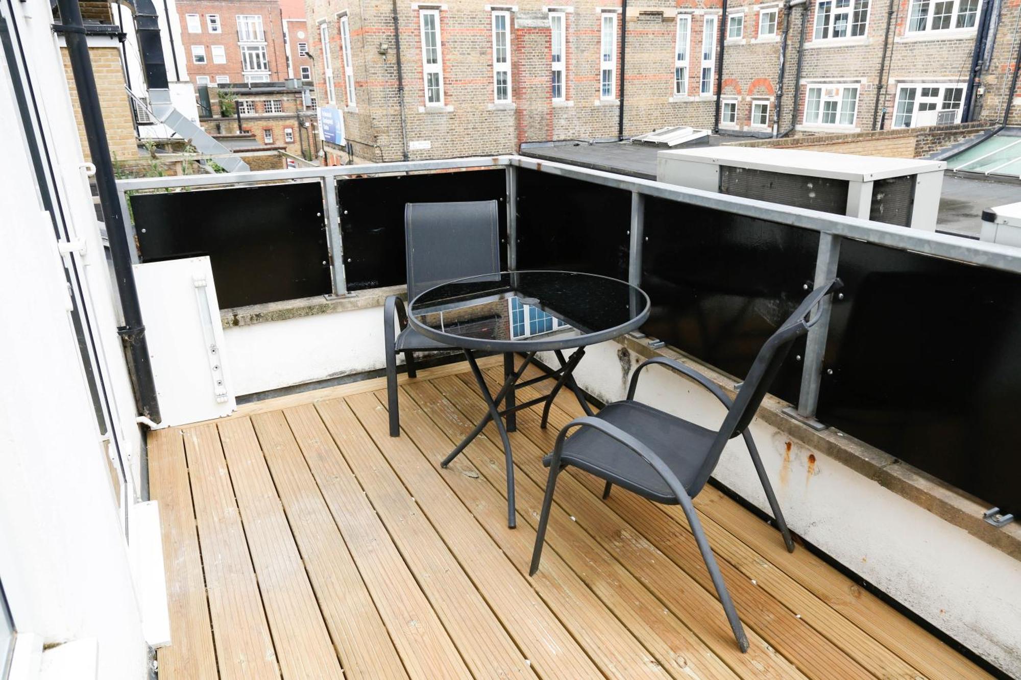 New Luxury Apartments In Central London Next To Shops, Cafes, Bars & Metro Bagian luar foto