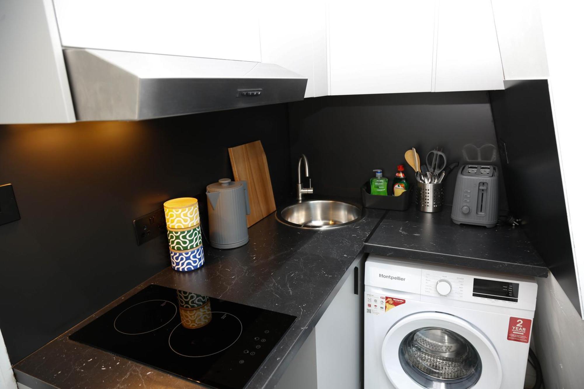 New Luxury Apartments In Central London Next To Shops, Cafes, Bars & Metro Bagian luar foto