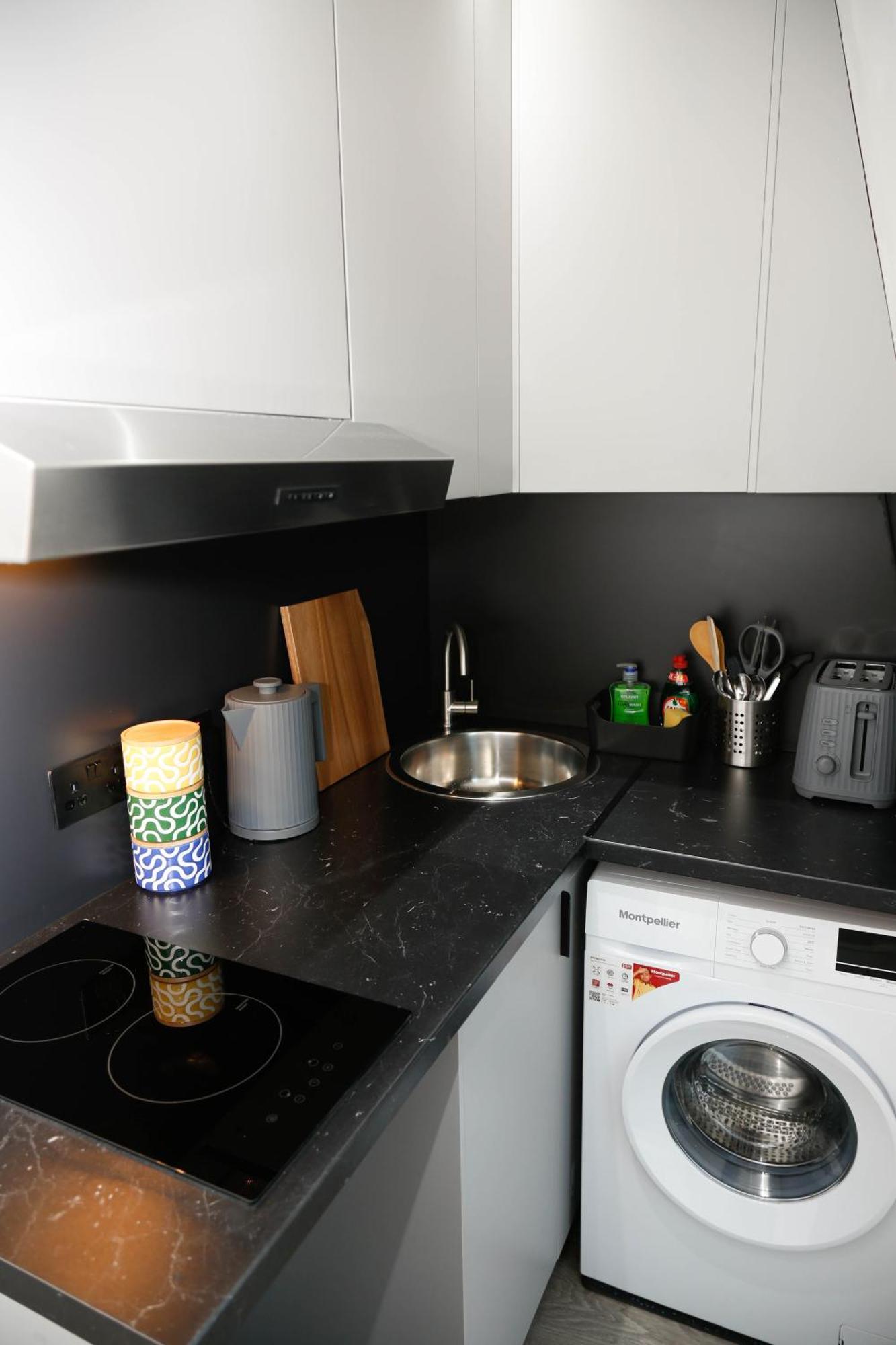 New Luxury Apartments In Central London Next To Shops, Cafes, Bars & Metro Bagian luar foto