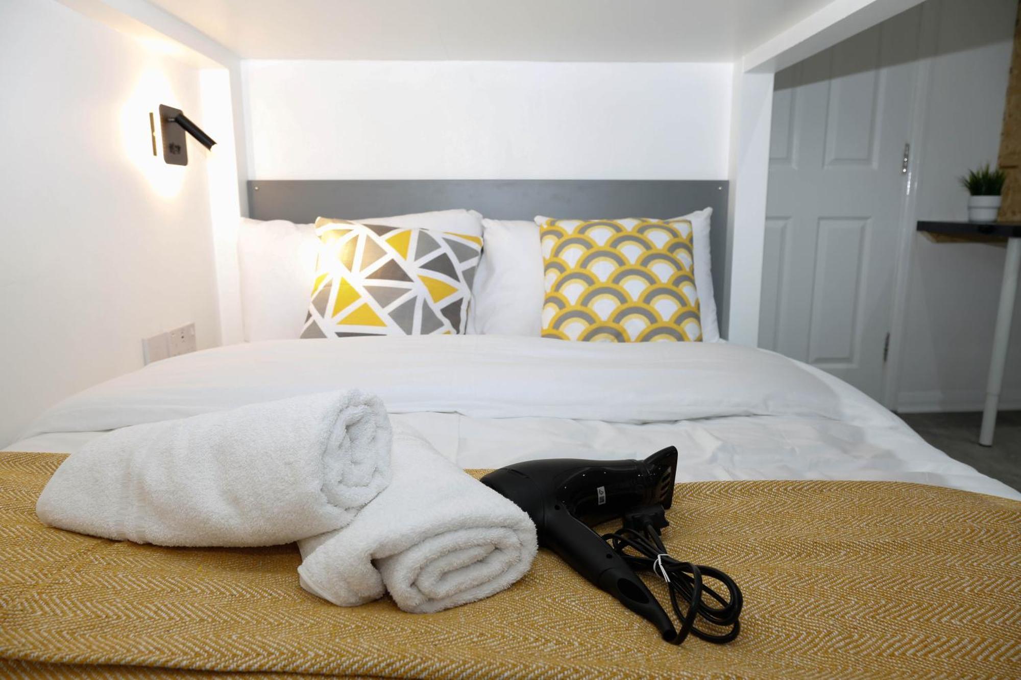 New Luxury Apartments In Central London Next To Shops, Cafes, Bars & Metro Bagian luar foto