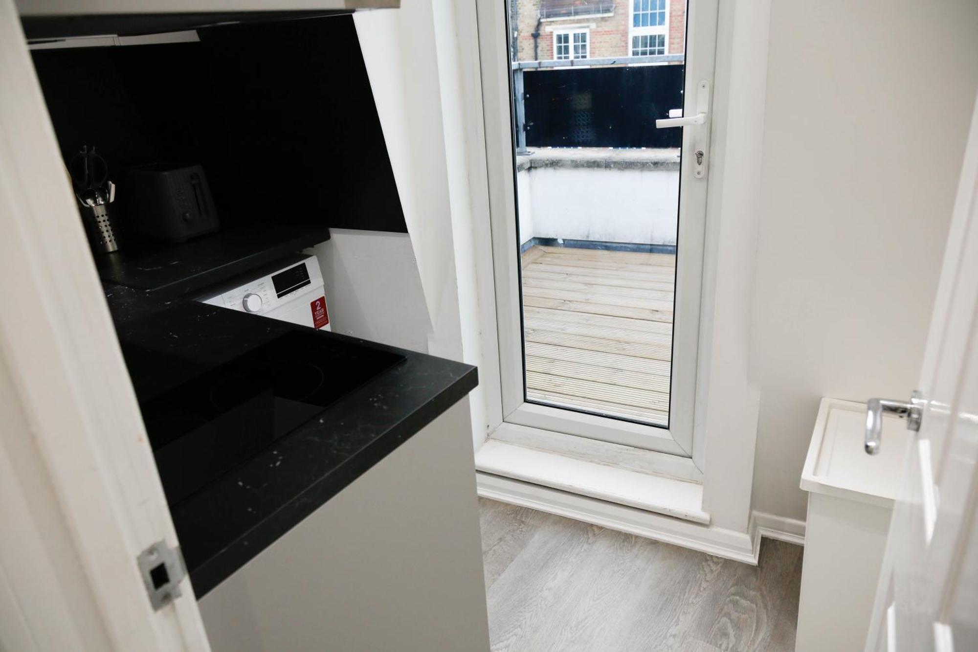 New Luxury Apartments In Central London Next To Shops, Cafes, Bars & Metro Bagian luar foto