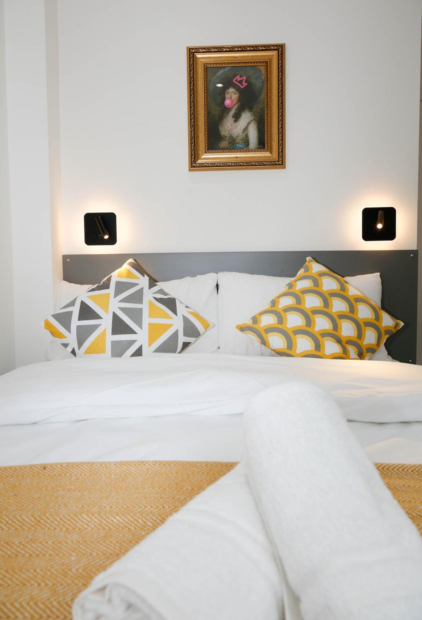 New Luxury Apartments In Central London Next To Shops, Cafes, Bars & Metro Bagian luar foto
