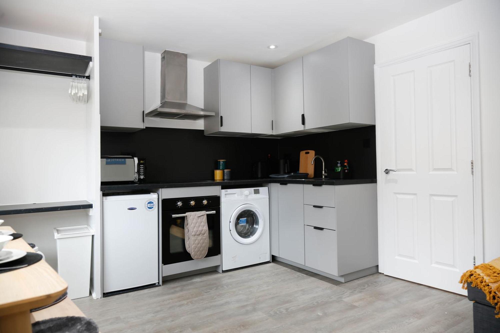 New Luxury Apartments In Central London Next To Shops, Cafes, Bars & Metro Bagian luar foto