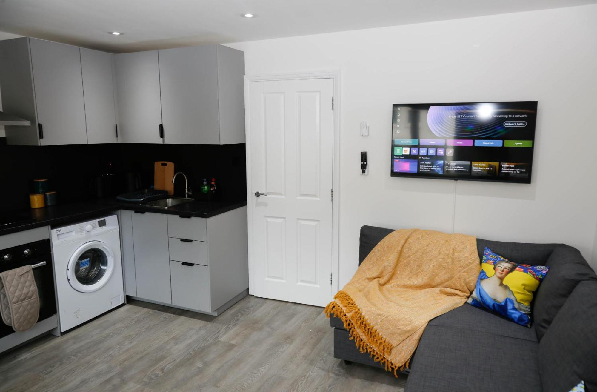 New Luxury Apartments In Central London Next To Shops, Cafes, Bars & Metro Bagian luar foto