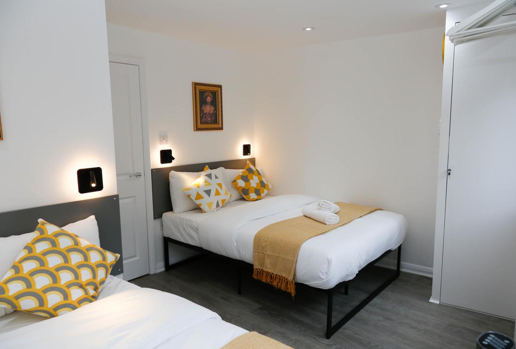 New Luxury Apartments In Central London Next To Shops, Cafes, Bars & Metro Bagian luar foto