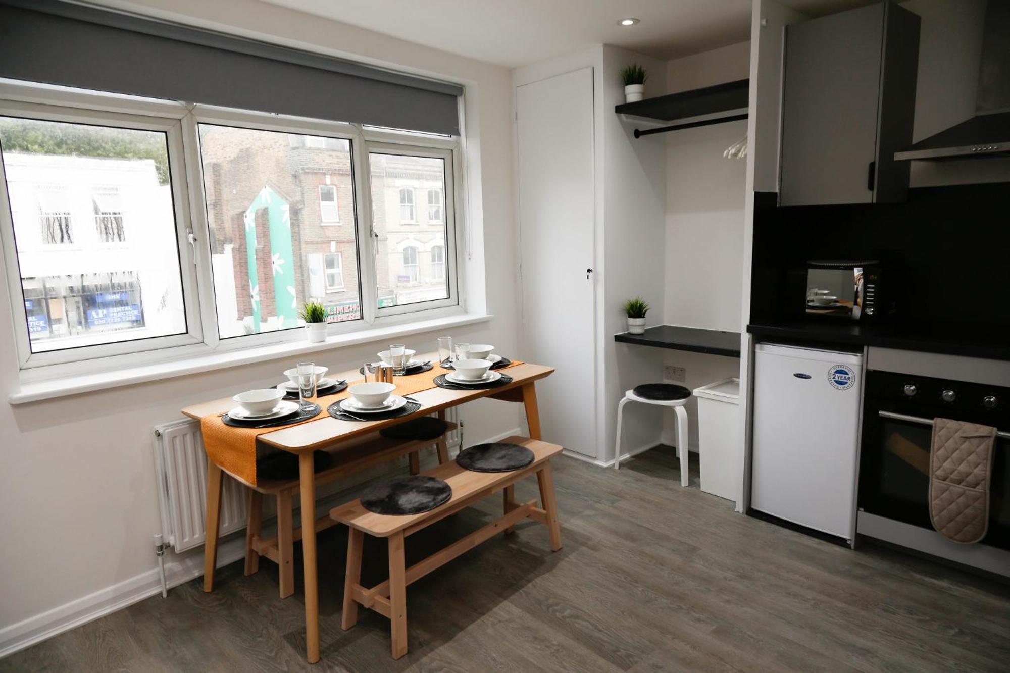 New Luxury Apartments In Central London Next To Shops, Cafes, Bars & Metro Bagian luar foto
